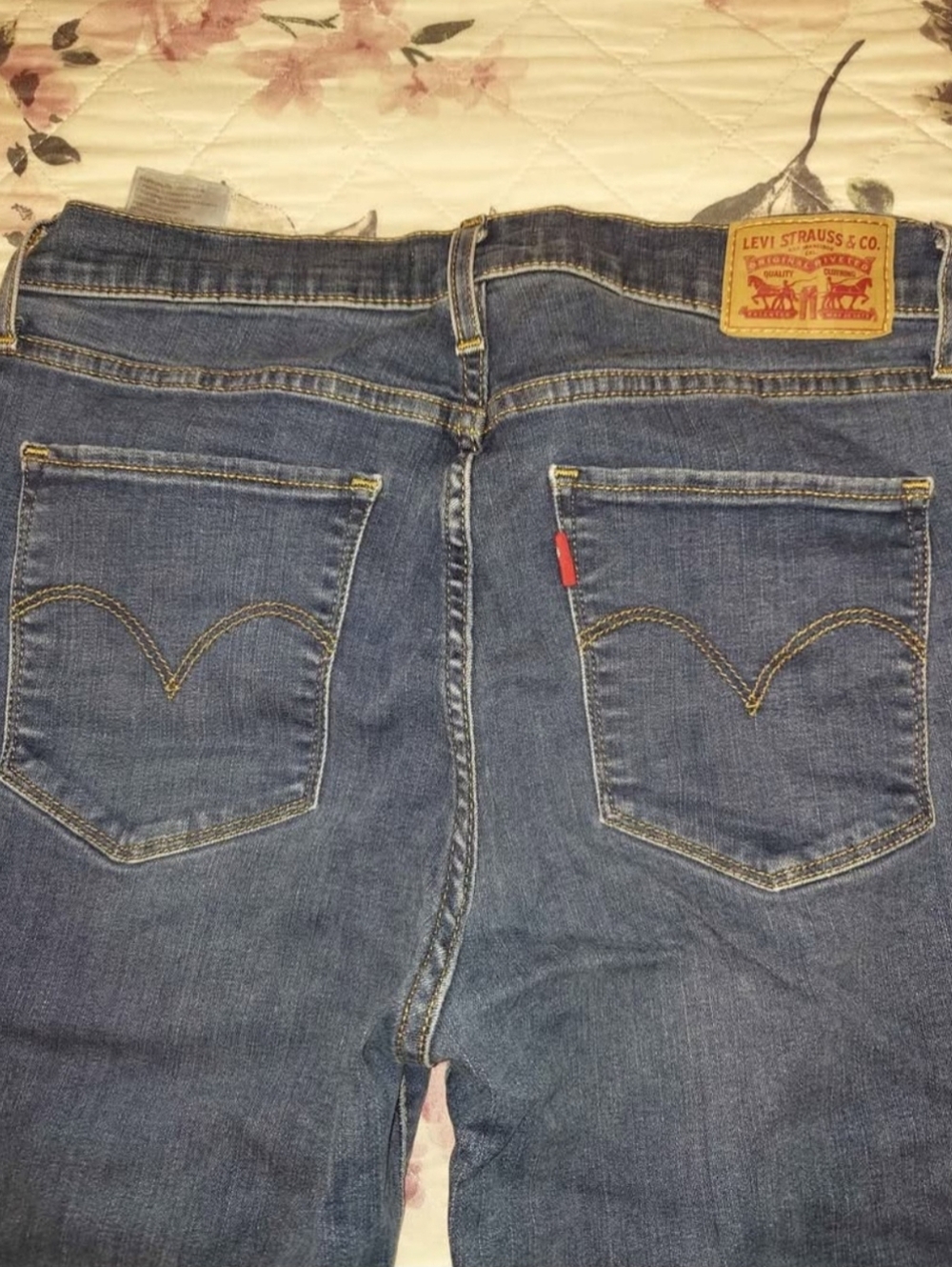 Levi's Women's Classic Blue Straight Leg Jeans with Signature Back Pockets